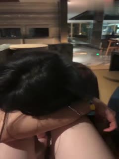 【最新流出洗浴中心调教女奴】女同性恋母狗舔脚，拉拉的快乐