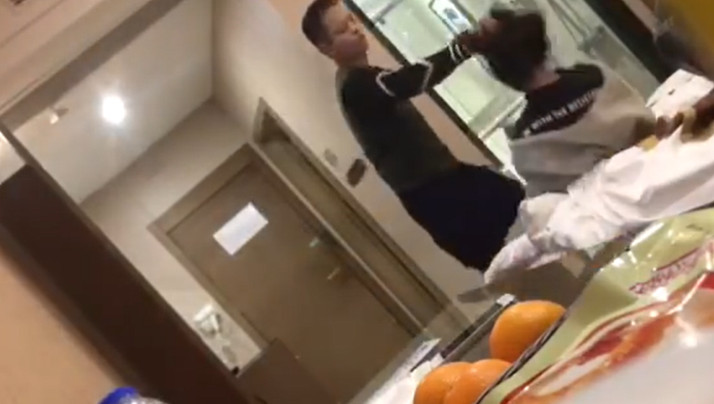 @20207330094 用户上传:暴力男抽打女友